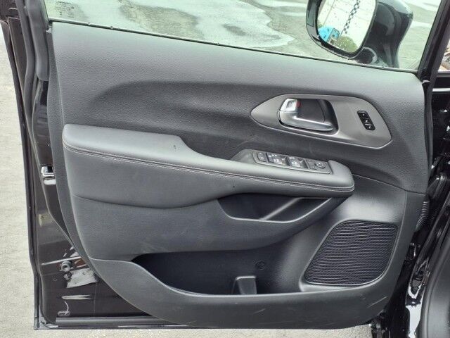 2025 Chrysler Pacifica Select  TX