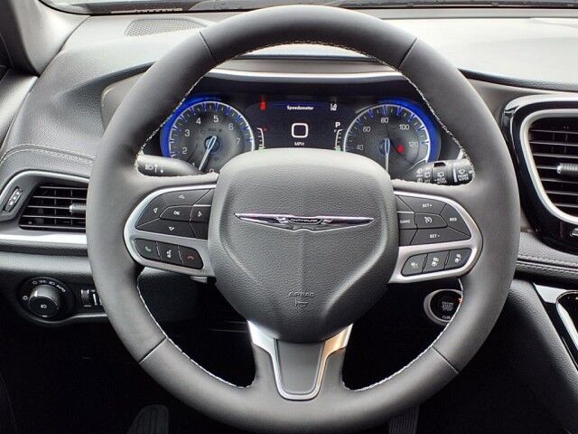 2025 Chrysler Pacifica Select  TX