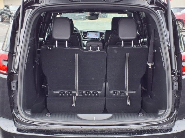 2025 Chrysler Pacifica Select  TX