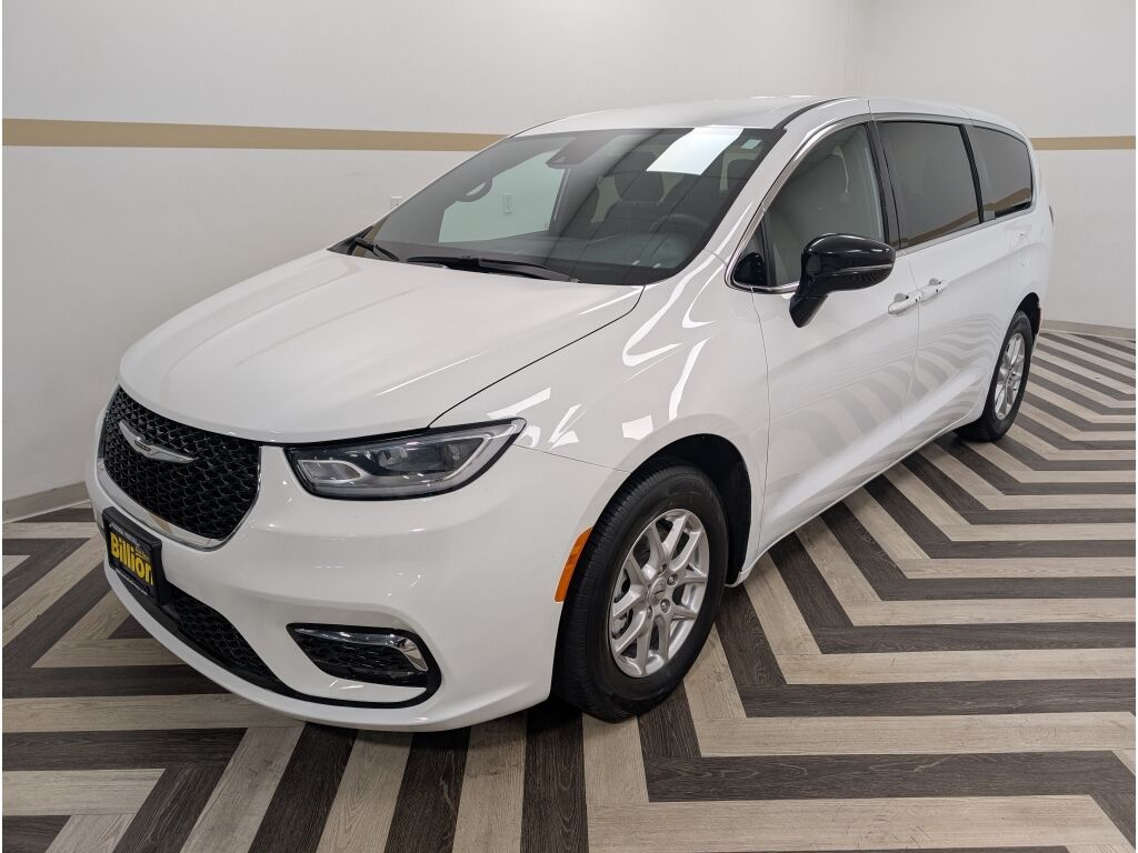 2025 Chrysler Pacifica Select Gasoline