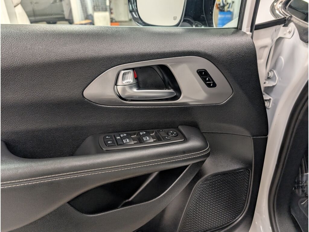 2025 Chrysler Pacifica Select Bozeman MT