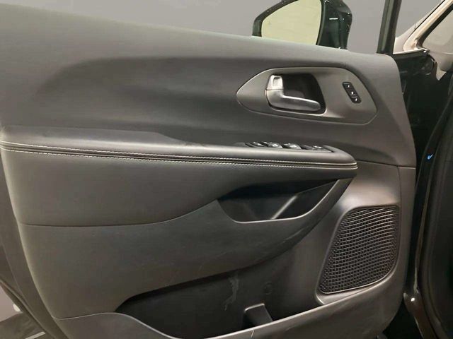 2025 Chrysler Pacifica Select Dallas TX