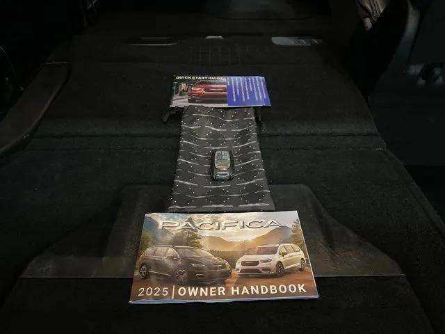 2025 Chrysler Pacifica Select Dallas TX