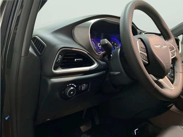2025 Chrysler Pacifica Select Dallas TX