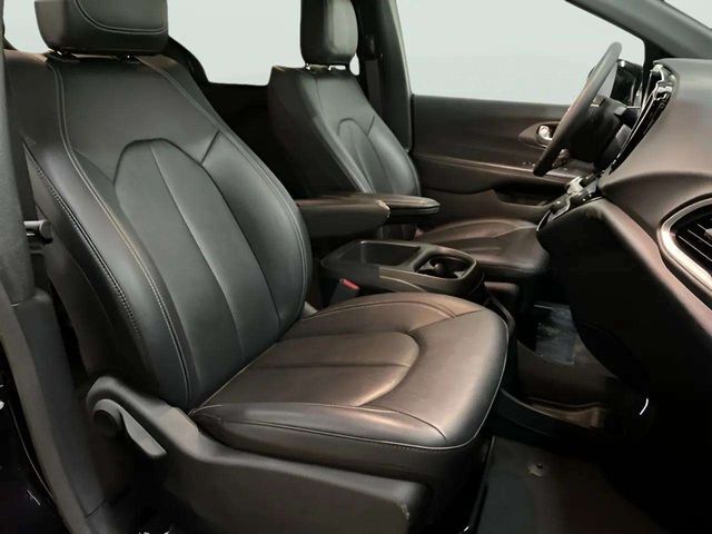 2025 Chrysler Pacifica Select Dallas TX