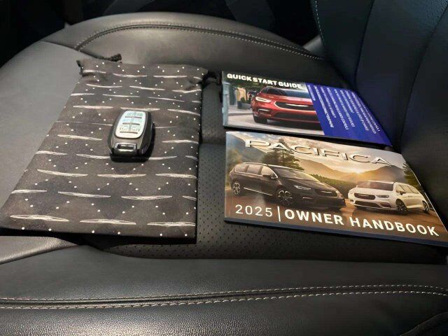 2025 Chrysler Pacifica Select Dallas TX