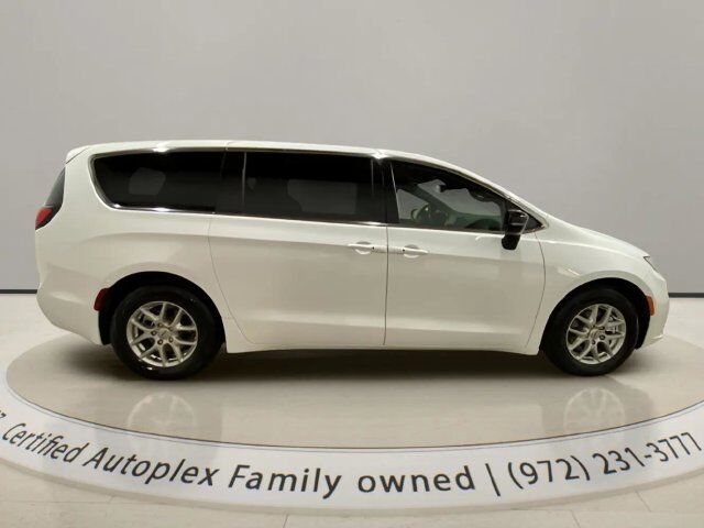 2025 Chrysler Pacifica Select Dallas TX