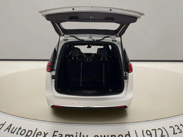2025 Chrysler Pacifica Select Dallas TX