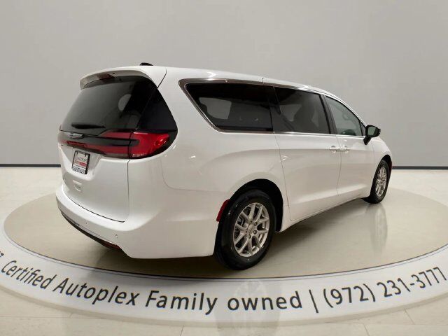 2025 Chrysler Pacifica Select Dallas TX