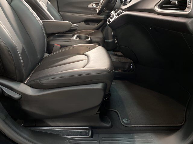 2025 Chrysler Pacifica Select Dallas TX