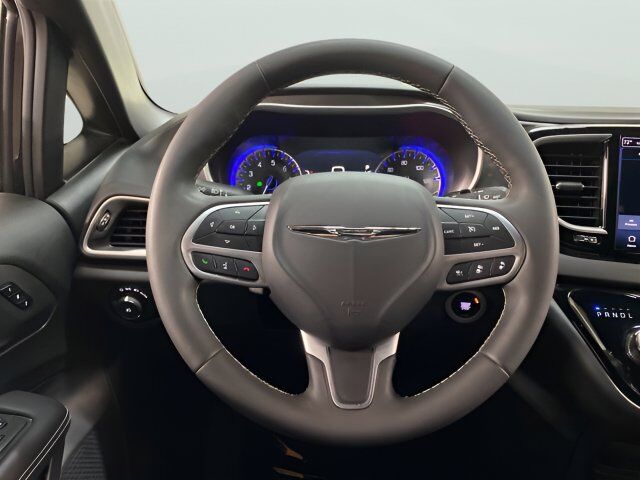 2025 Chrysler Pacifica Select Dallas TX