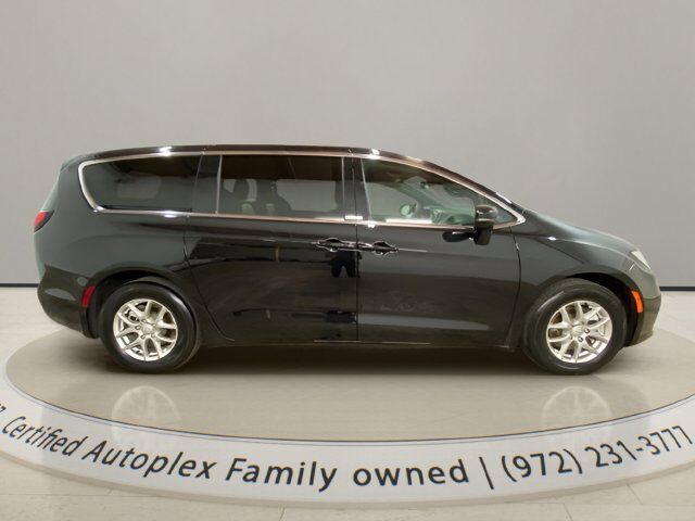 2025 Chrysler Pacifica Select Dallas TX