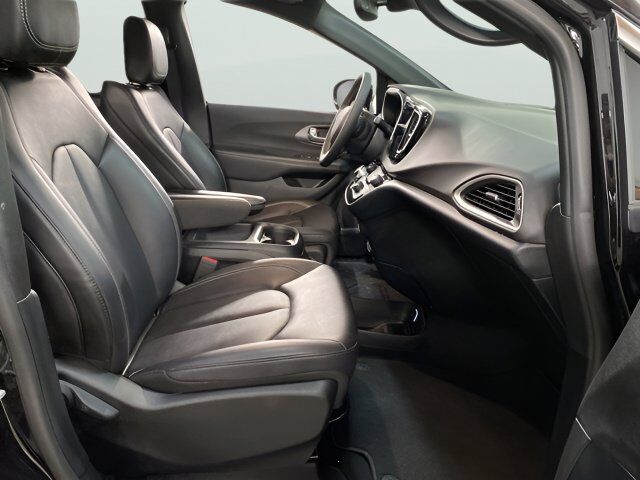 2025 Chrysler Pacifica Select Dallas TX