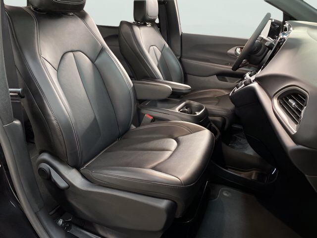 2025 Chrysler Pacifica Select Dallas TX