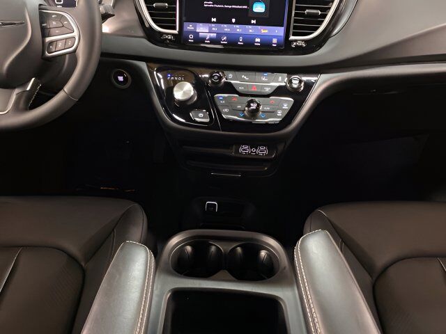 2025 Chrysler Pacifica Select Dallas TX
