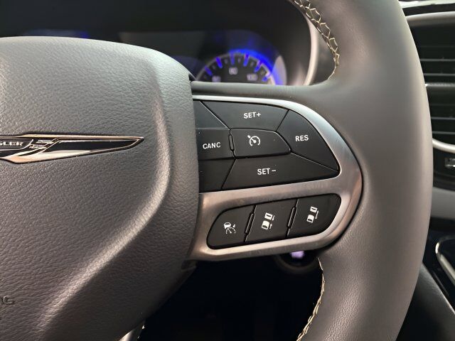 2025 Chrysler Pacifica Select Dallas TX