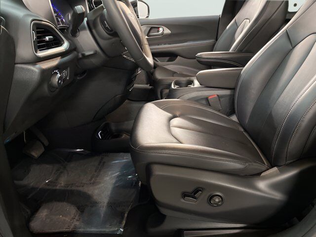 2025 Chrysler Pacifica Select Dallas TX