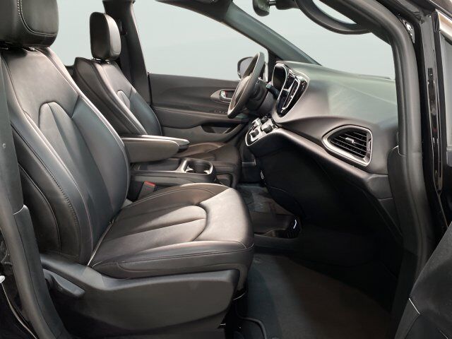 2025 Chrysler Pacifica Select Dallas TX