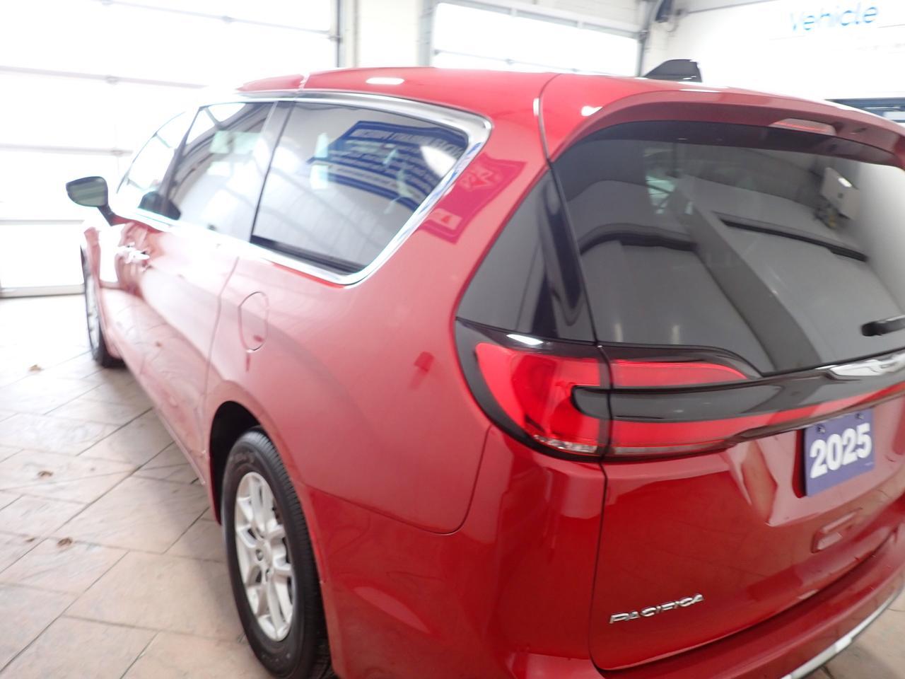 2025 Chrysler Pacifica Select FWD LEATHER Listowel ON