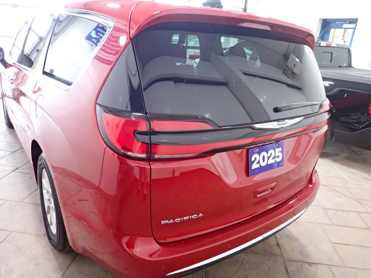 2025 Chrysler Pacifica Select FWD LEATHER Listowel ON