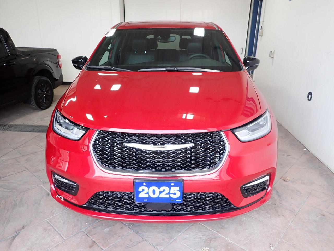 2025 Chrysler Pacifica Select FWD LEATHER Listowel ON