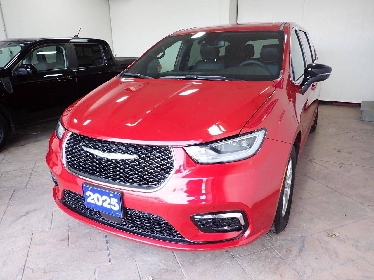 2025 Chrysler Pacifica Select FWD LEATHER Listowel ON