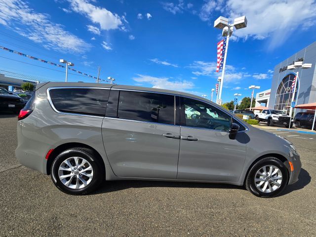 2025 Chrysler Pacifica Select Folsom CA