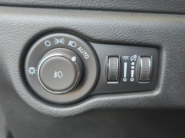 2025 Chrysler Pacifica Select Folsom CA