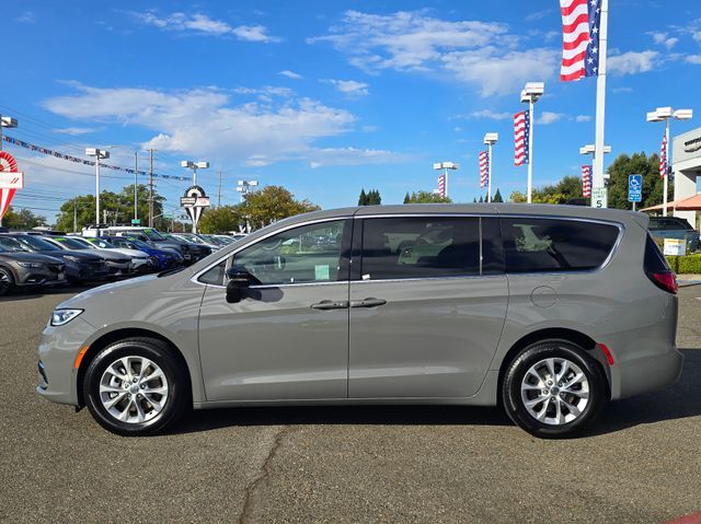 2025 Chrysler Pacifica Select Folsom CA