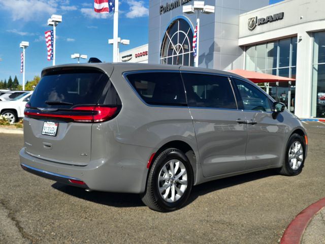 2025 Chrysler Pacifica Select Folsom CA