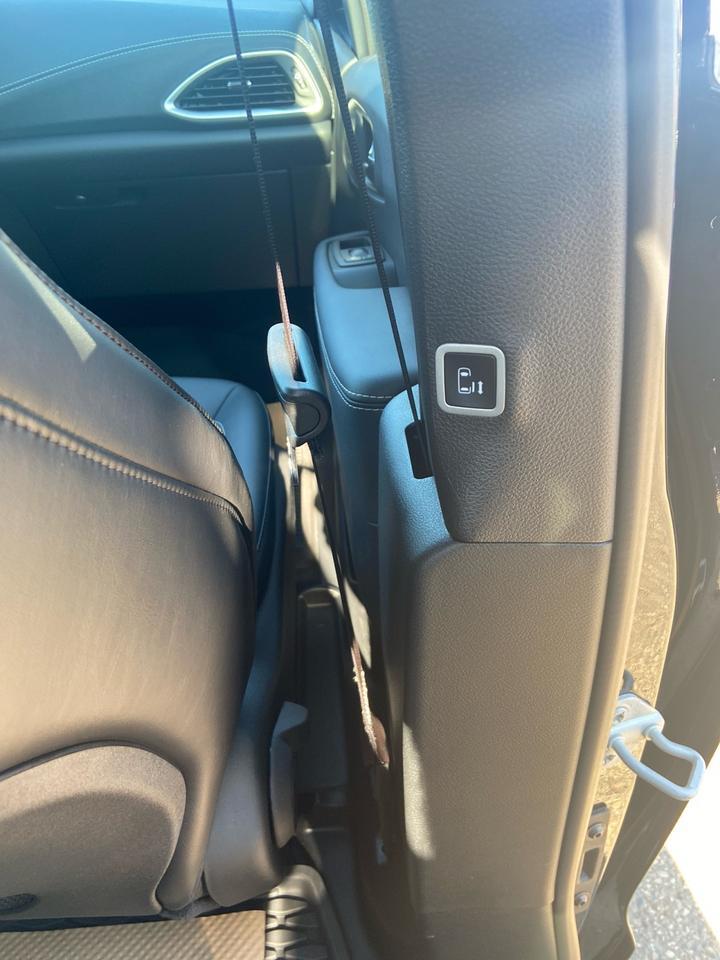 2025 Chrysler Pacifica Select High Level AB