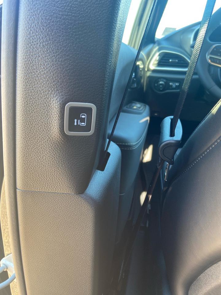 2025 Chrysler Pacifica Select High Level AB
