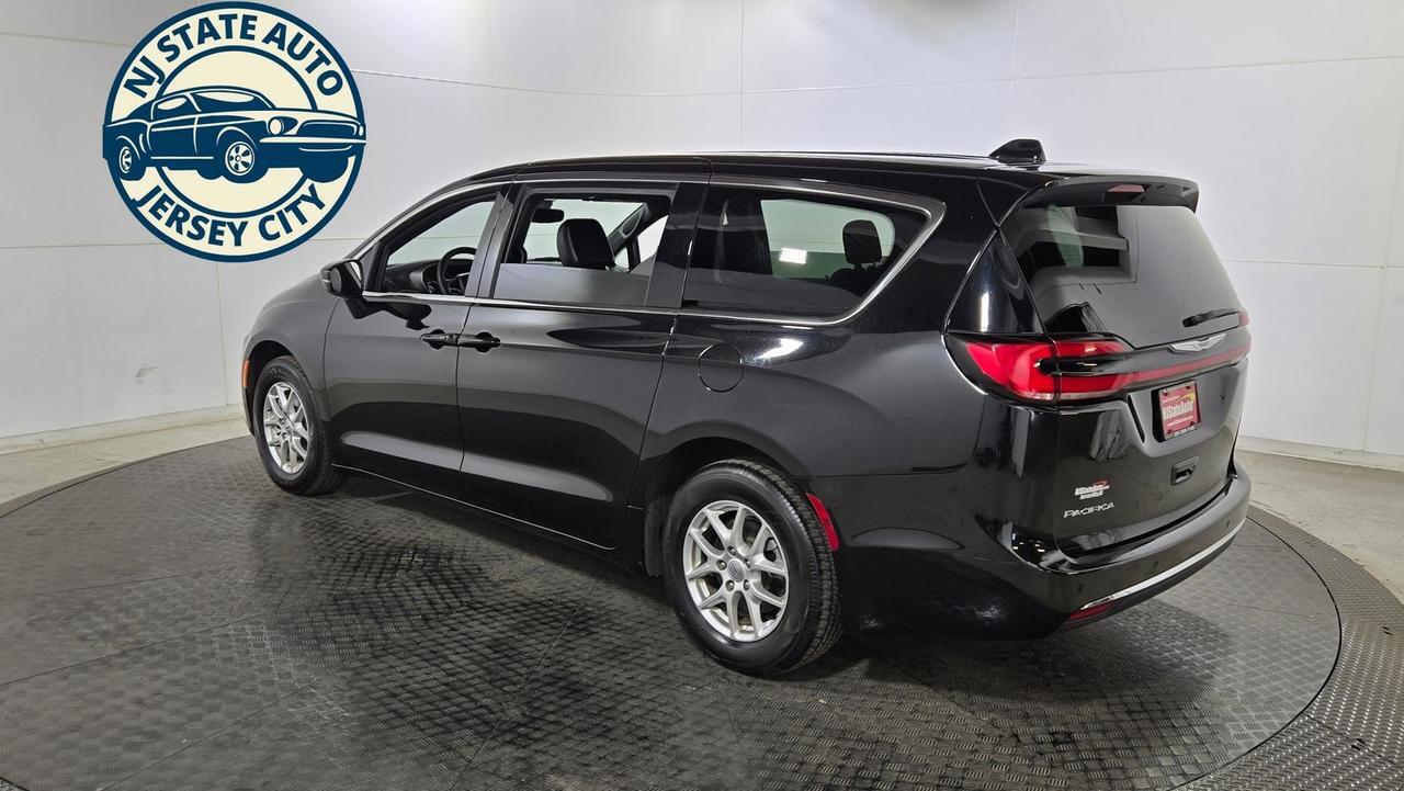 2025 Chrysler Pacifica Select Jersey City NJ