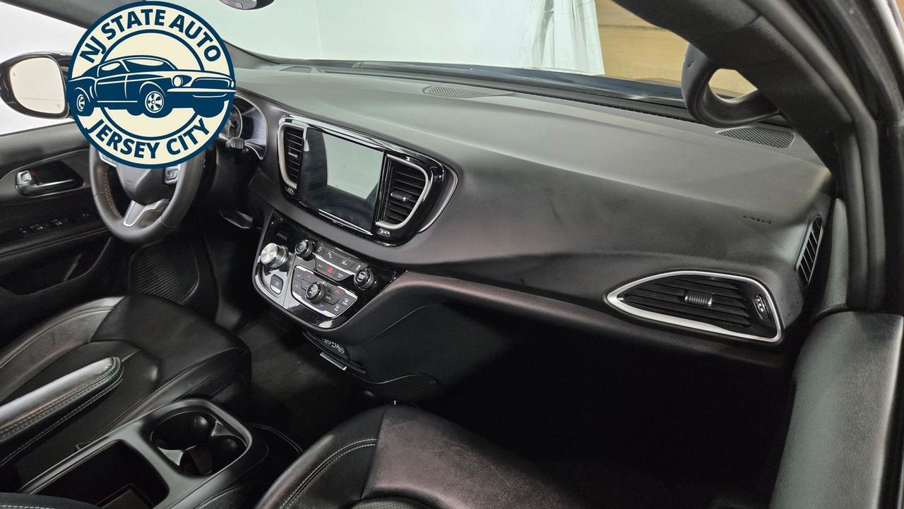 2025 Chrysler Pacifica Select Jersey City NJ