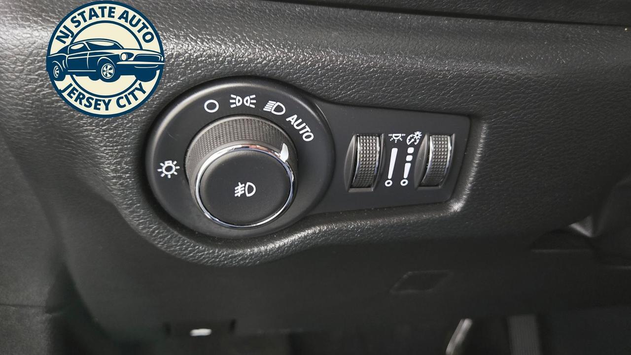 2025 Chrysler Pacifica Select Jersey City NJ