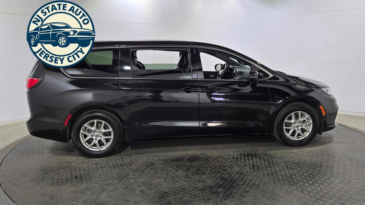 2025 Chrysler Pacifica Select Jersey City NJ
