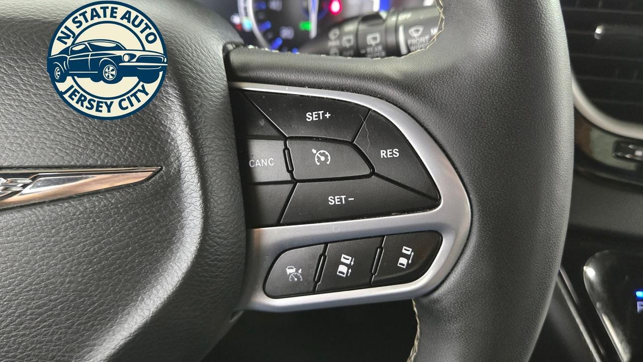 2025 Chrysler Pacifica Select Jersey City NJ
