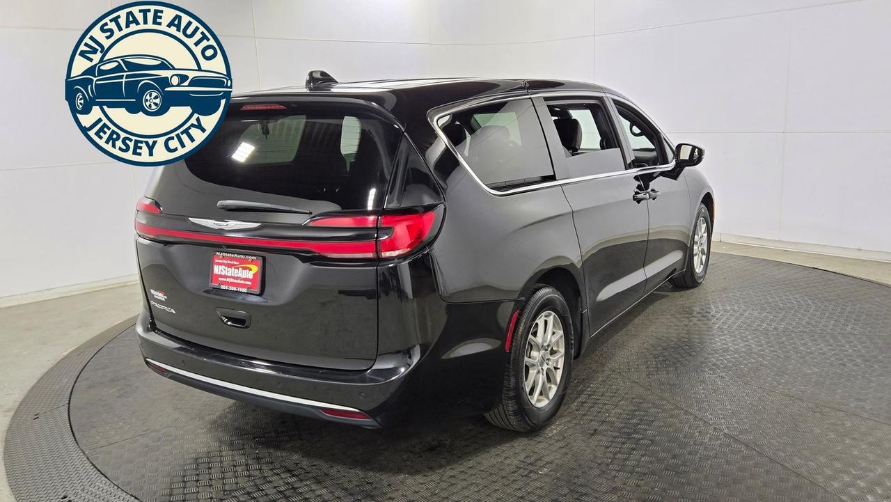 2025 Chrysler Pacifica Select Jersey City NJ