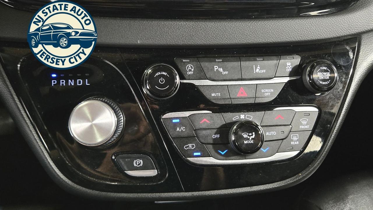 2025 Chrysler Pacifica Select Jersey City NJ