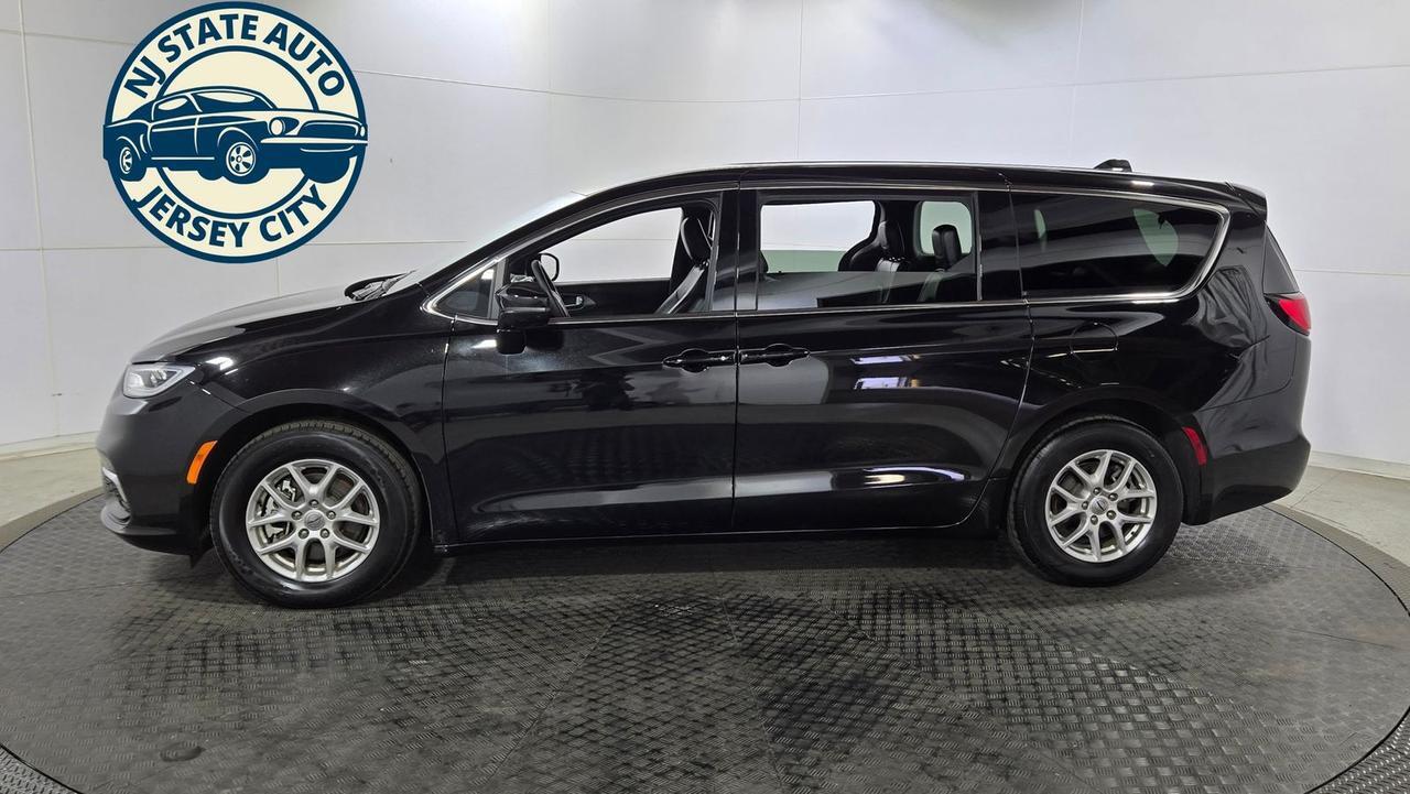 2025 Chrysler Pacifica Select Jersey City NJ
