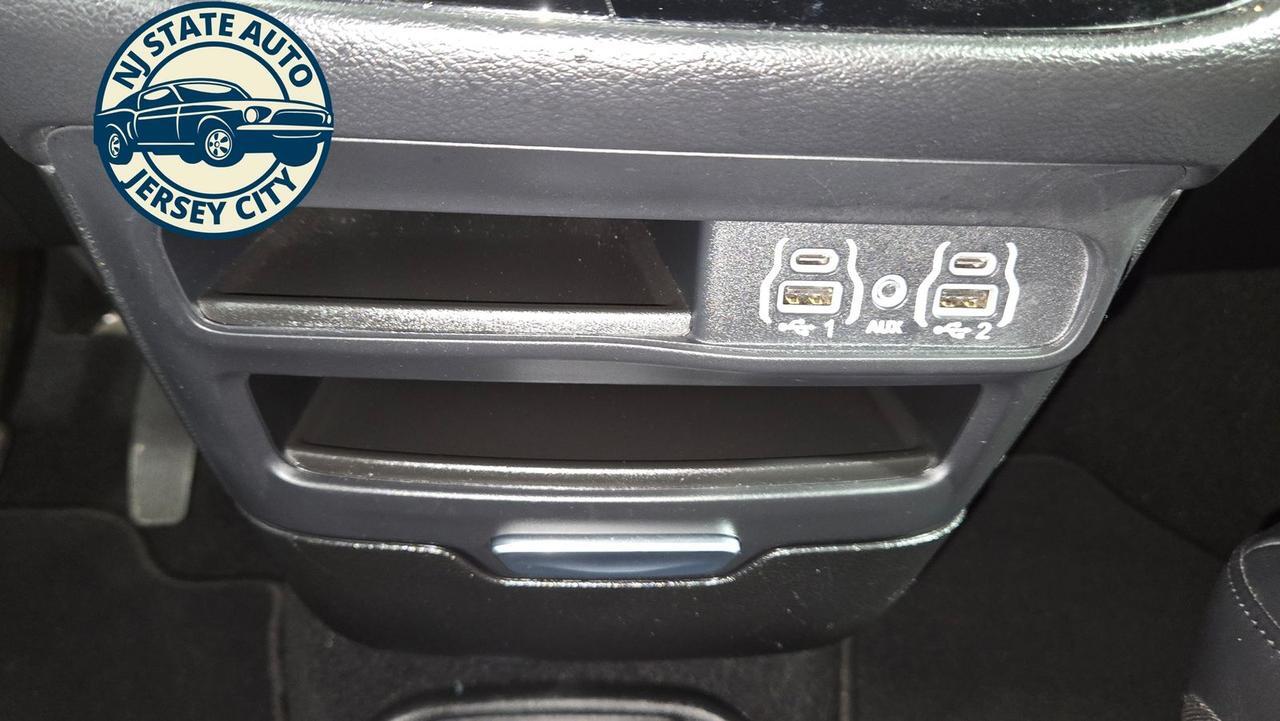 2025 Chrysler Pacifica Select Jersey City NJ