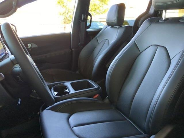 2025 Chrysler Pacifica Select Santa Rosa CA