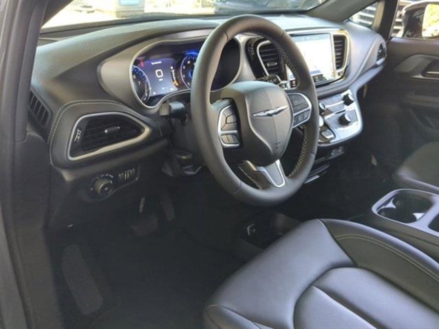 2025 Chrysler Pacifica Select Santa Rosa CA