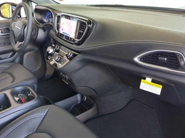 2025 Chrysler Pacifica Select Santa Rosa CA