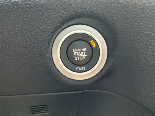 2025 Chrysler Pacifica Select Appleton WI