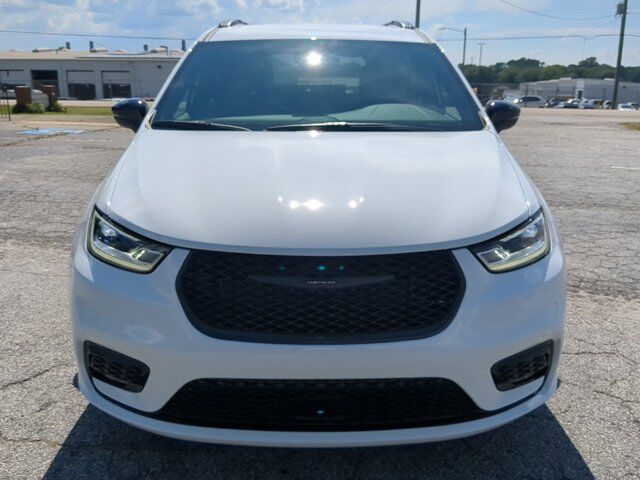 2025 Chrysler Pacifica Select Appleton WI