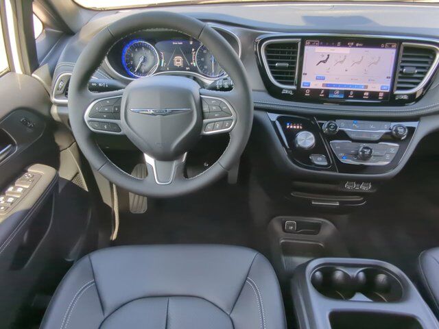 2025 Chrysler Pacifica Select Appleton WI