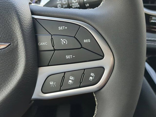 2025 Chrysler Pacifica Select Appleton WI