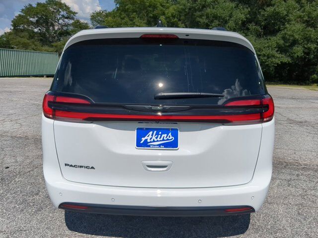 2025 Chrysler Pacifica Select Appleton WI