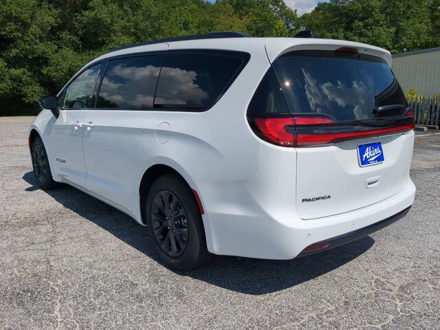 2025 Chrysler Pacifica Select Appleton WI